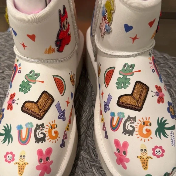 Ugg Platform Sketch Boot size 9